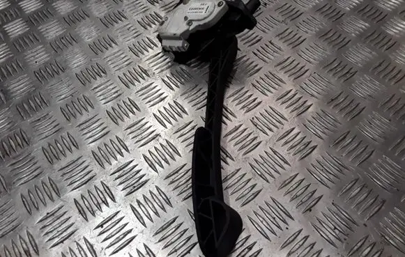 Volvo S60 Accelerator throttle pedal 30636003
