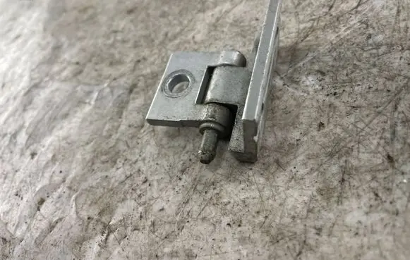 Volvo V70 Front door upper hinge