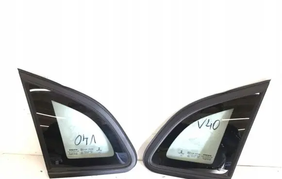 Volvo V40 Front triangle window/glass 
