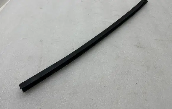 Tesla Model S Door glass trim 600959778