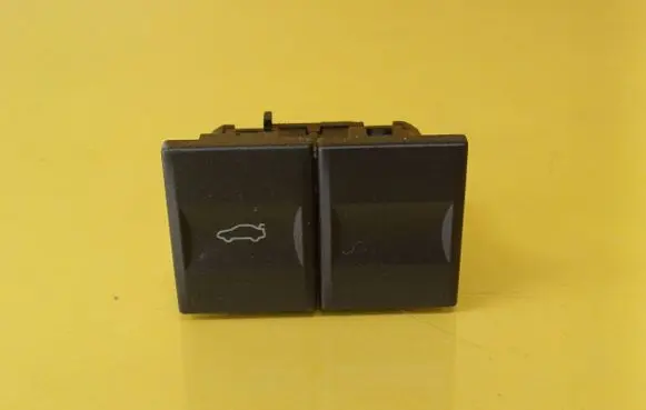 Tailgate opening switch