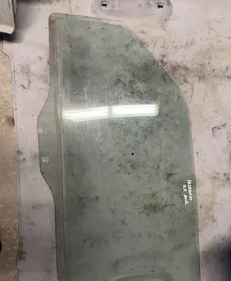 Mitsubishi Pajero Front door window/glass (coupe) 