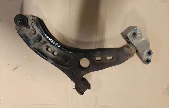 Volkswagen PASSAT B7 Front lower control arm/wishbone