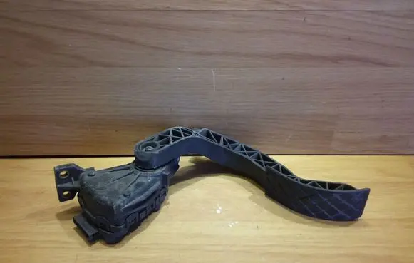 Volkswagen Sharan Accelerator throttle pedal 7M2721603 98VW9F836CA