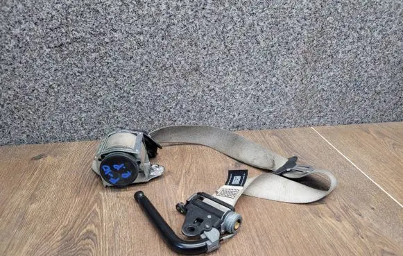 BMW 5 F10 F11 Front seatbelt