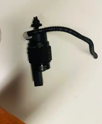 Audi A5 Windscreen/windshield washer pump 8K5955647