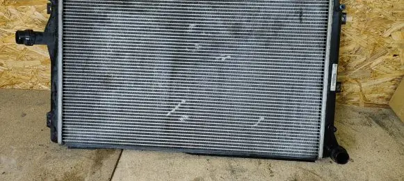 Volkswagen Touran I Coolant radiator 1K0121251N