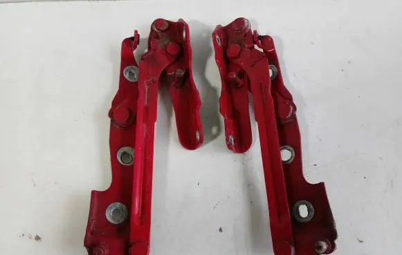 Ford Mustang V Tailgate hinge 