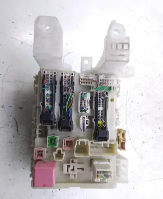 Toyota Avensis T270 Fuse module 8273005150B 139810D16
