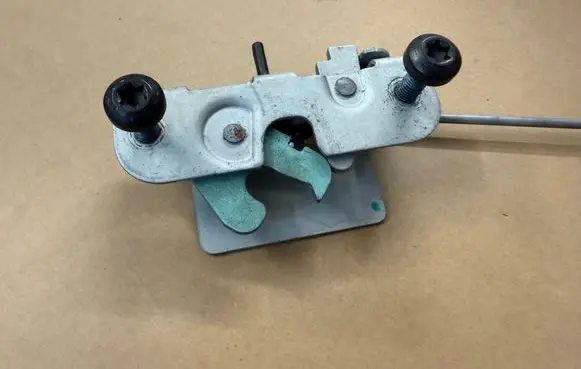 Volkswagen Amarok II Tailgate lock latch 