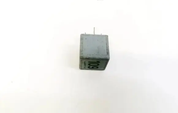 Volkswagen PASSAT B5 Other relay 1j0906381a v23134-b63-x396