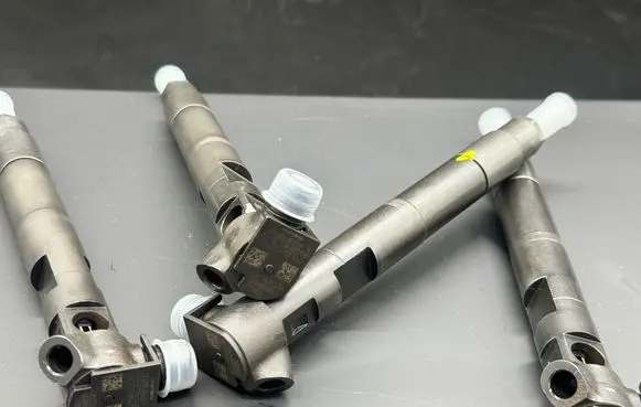 Mercedes-Benz Vito Viano W639 Fuel injectors set 102570184881 J7964TS2AA A6510700587