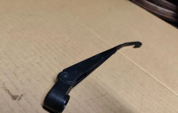 Chrysler 300 - 300C Rear wiper blade arm 