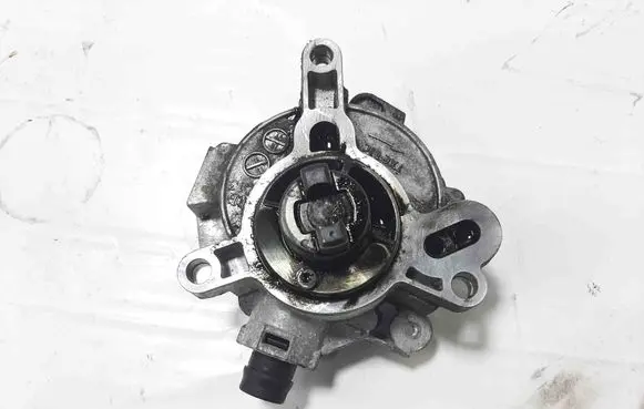 Volvo V40 Vacuum pump 31316688