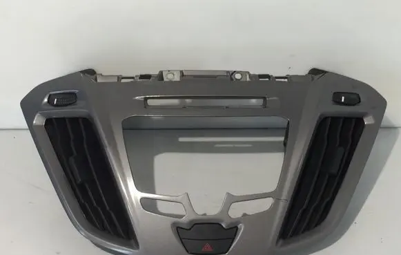 Radio/GPS head unit trim