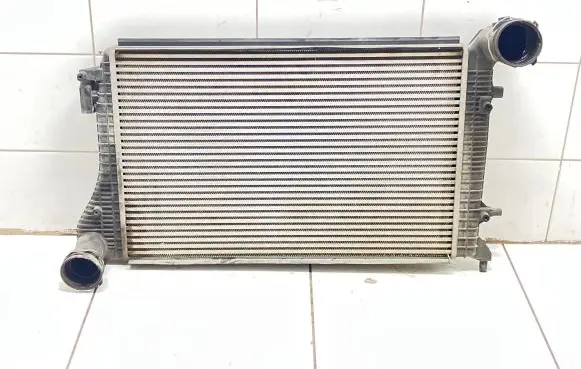 Skoda Octavia Mk2 (1Z) Intercooler radiator 1K0121345E