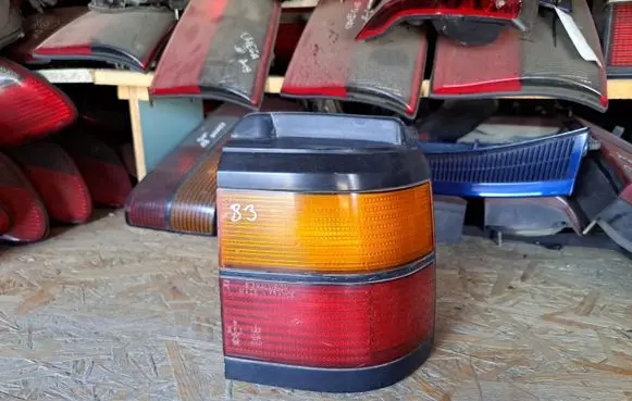 Volkswagen PASSAT B3 Rear/tail lights 333945112