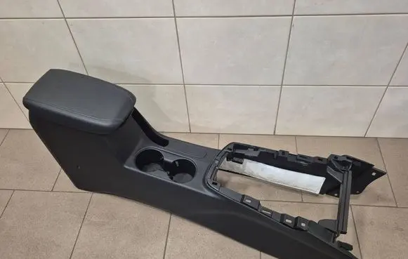 KIA Ceed Center console 84610J7000
