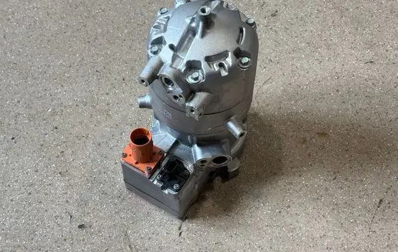 BMW X1 U11 Air conditioning (A/C) compressor (pump) 5B31E59