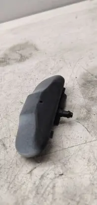 Windshield washer spray nozzle