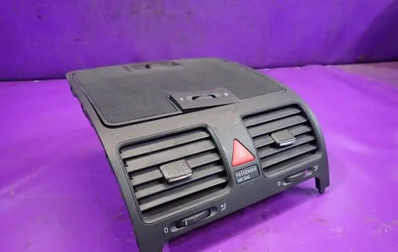 Volkswagen Golf V Dashboard side air vent grill/cover trim