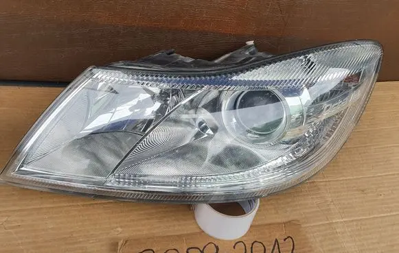 Skoda Octavia Mk2 (1Z) Headlight/headlamp 1Z1941015F 1EL24505201