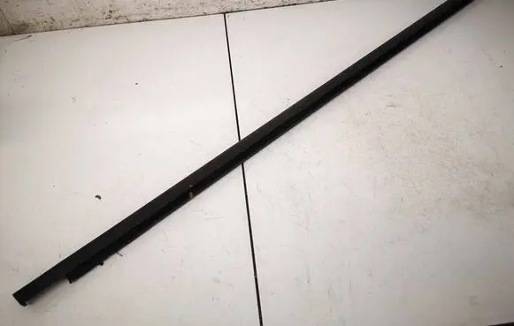 Ford Mondeo MK IV Front door glass trim molding
