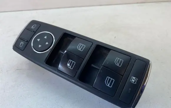 Mercedes-Benz C W204 Electric window control switch A2048703458 03139411 90112080580146