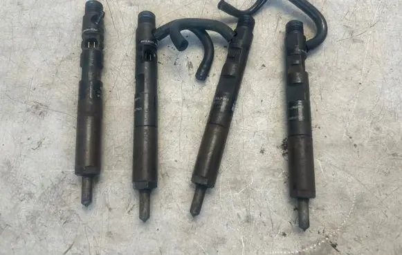 Dacia Duster Fuel injectors set 166000897R H8200827965 28237259