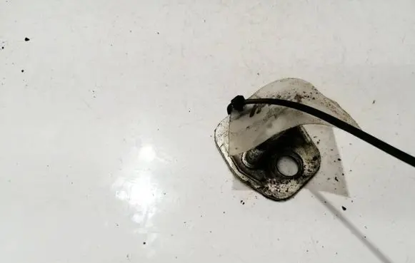 Volvo V70 Front door lock loop/hook striker 