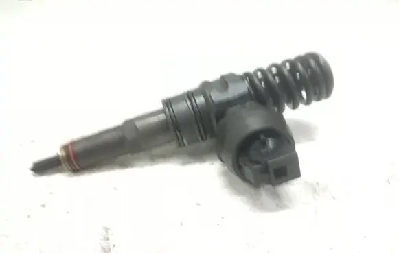 Volkswagen Caddy Fuel injector 038130073BN