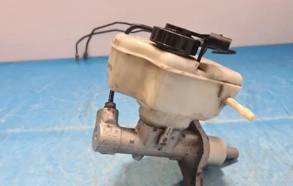 Volkswagen Golf IV Master brake cylinder 1K1611301C