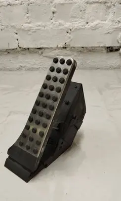 Mercedes-Benz GLC X253 C253 Accelerator throttle pedal A2533000104
