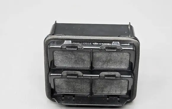 Suzuki Swift II Quarter panel pressure vent 7733268L