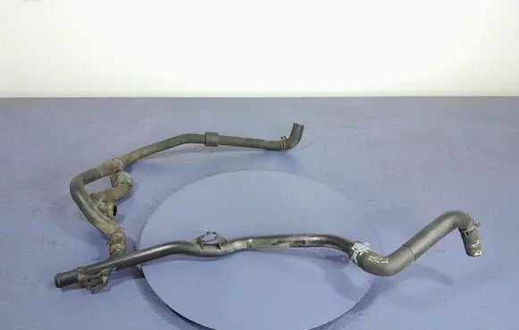 Engine coolant pipe/hose