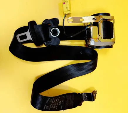 Volkswagen Polo IV 9N3 Front seatbelt 04167056