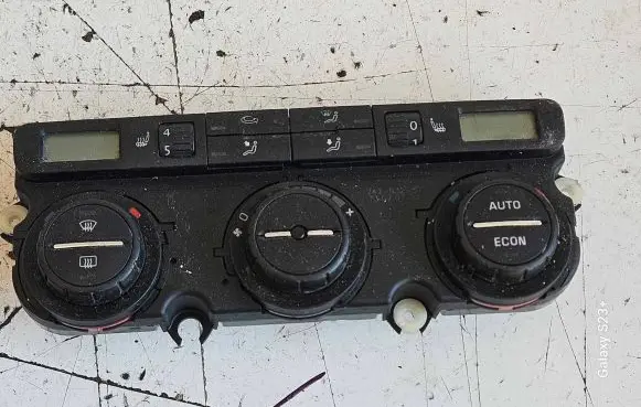Skoda Octavia Mk2 (1Z) Climate control unit 74793251 13070752