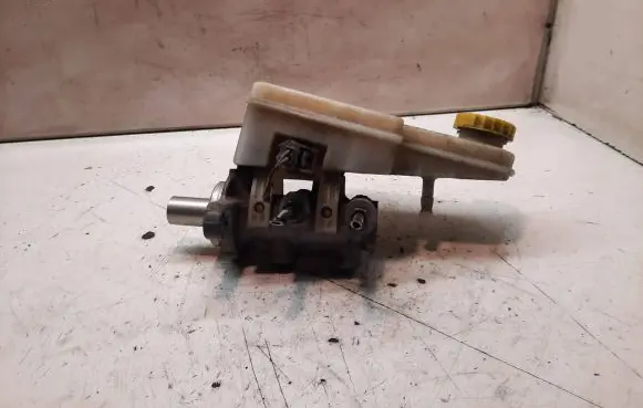 Master brake cylinder