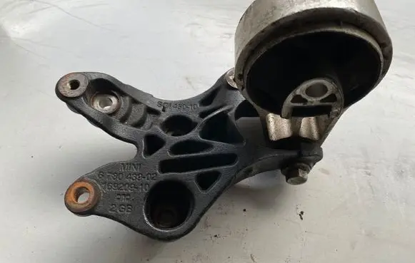 Mini One - Cooper Coupe R56 Engine mount bracket 6780439