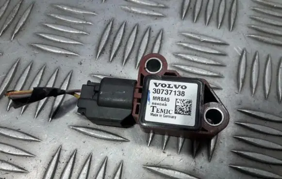 Volvo V50 Airbag deployment crash/impact sensor 30737138 8840A6