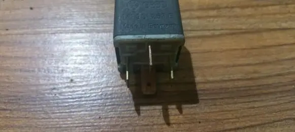 Volkswagen PASSAT B3 Other relay 141951253B 4RA003510-29
