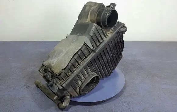 Audi Q7 4L Air filter box 7L8128601C
