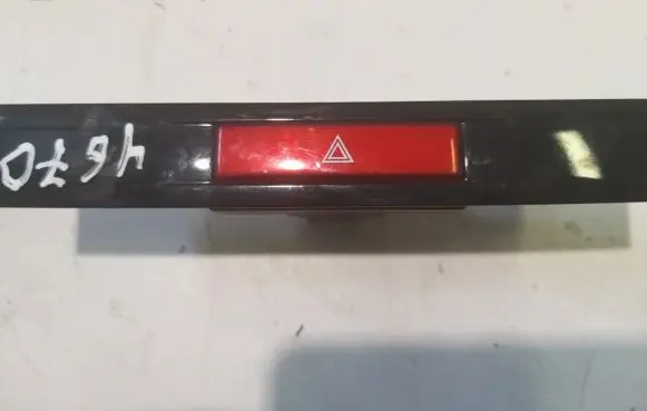 Honda FR-V Hazard light switch M27745