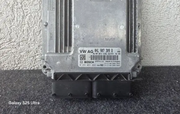Volkswagen Golf VII Engine control unit/module 04L907309R