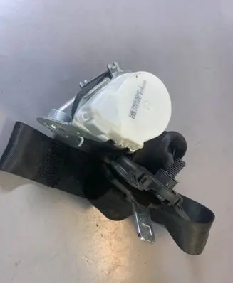 BMW 1 E81 E87 Front seatbelt 34003267
