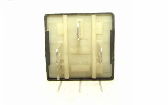 Volkswagen Polo I 86 Fuel pump relay 75613186