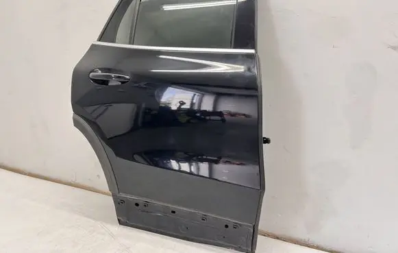 Mercedes-Benz GLA H247 Rear door 