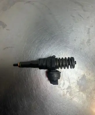 Volkswagen Golf VI Fuel injector 038130073AG