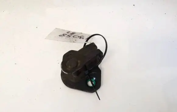 Volkswagen Caddy Front door lock loop/hook striker 