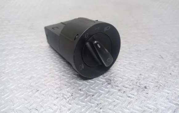 Volkswagen Golf IV Light switch 1C0941531